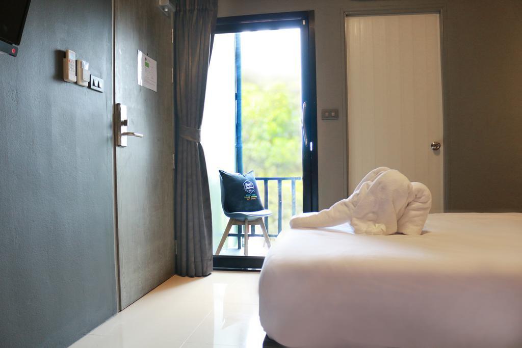 Dent Station Resident Hotel Phuket Екстериор снимка