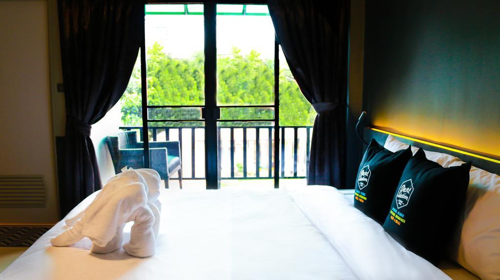 Dent Station Resident Hotel Phuket Екстериор снимка