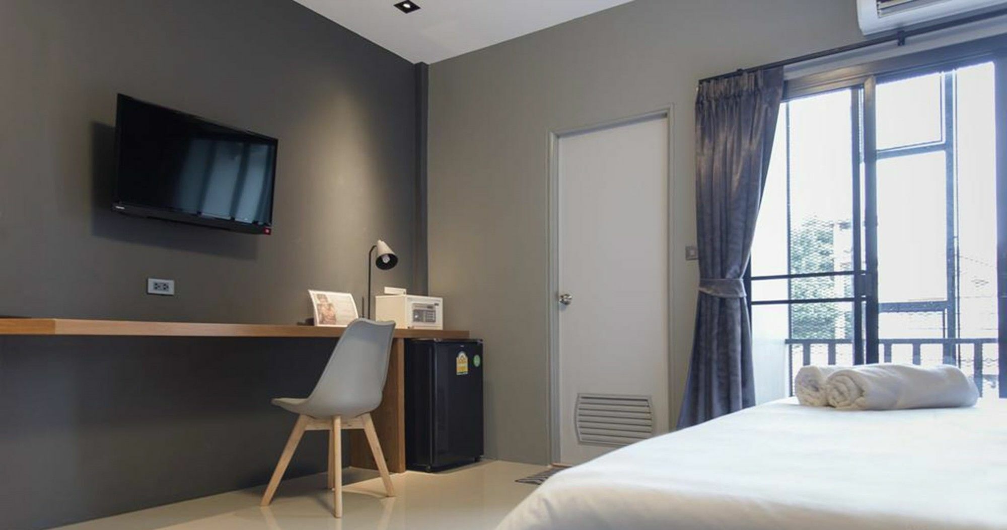Dent Station Resident Hotel Phuket Екстериор снимка