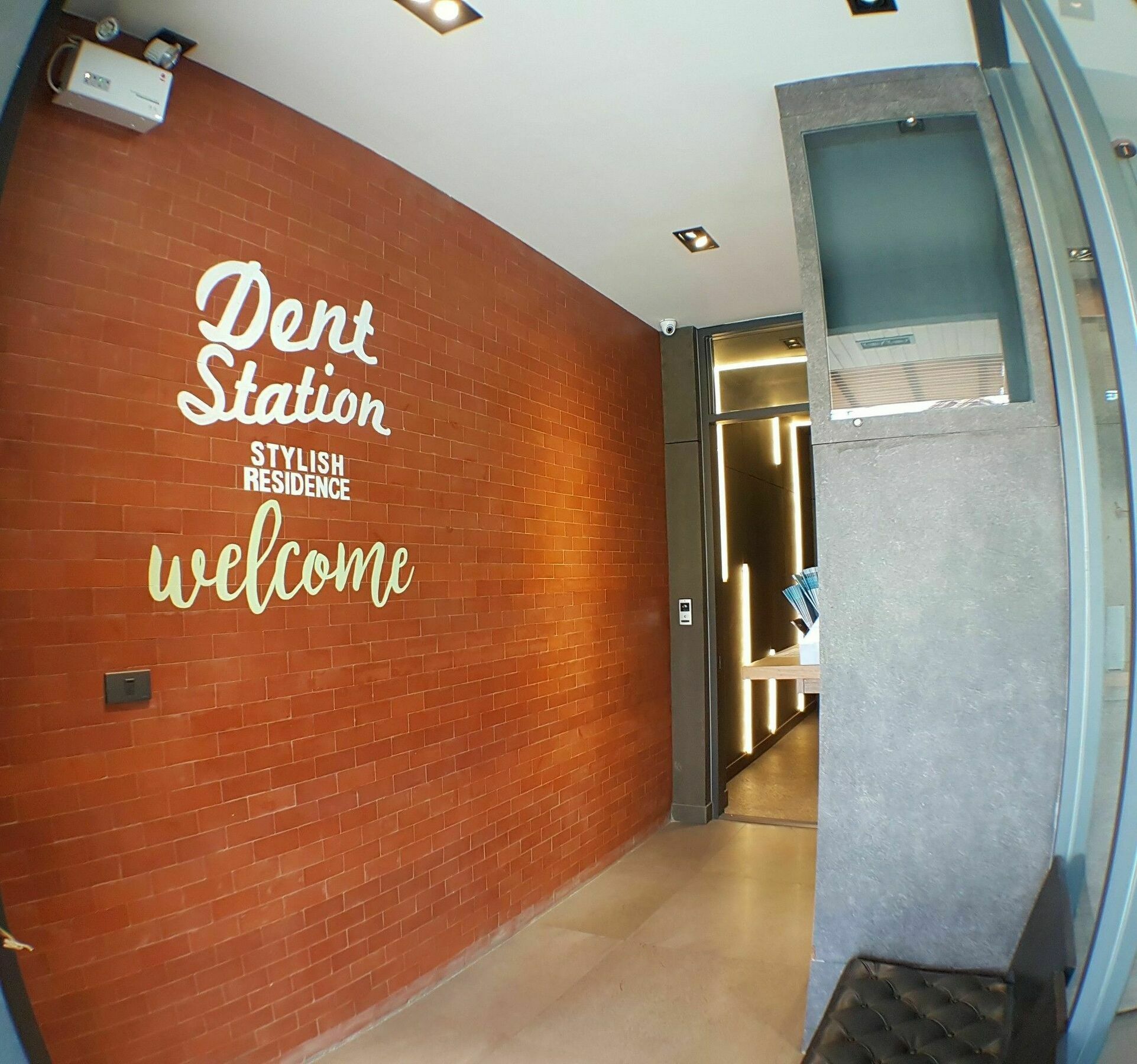 Dent Station Resident Hotel Phuket Екстериор снимка